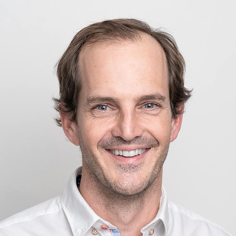 Portrait Christof Burkart HNO Praxis Zürich Zürichberg Facharzt FMH ORL Halschirurgie Gesichtschirurgie Dr. med. Christof Burkart Raffaela Fürer Schweiz